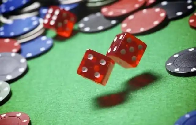 sg7777 Android app download screen showing live casino interface on a smartphone